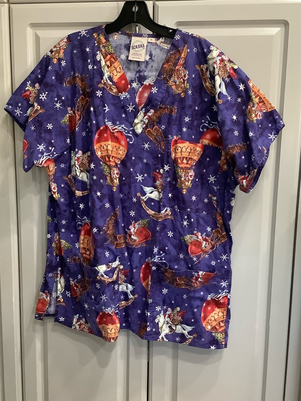 Skechers Purple Holiday Hot Air Balloon Print Scrub Top
